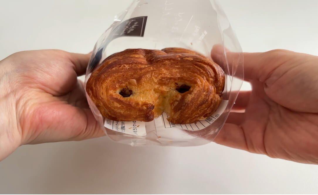 シャトレーゼ新商品「フランス産発酵バターのパン・オ・ショコラ」