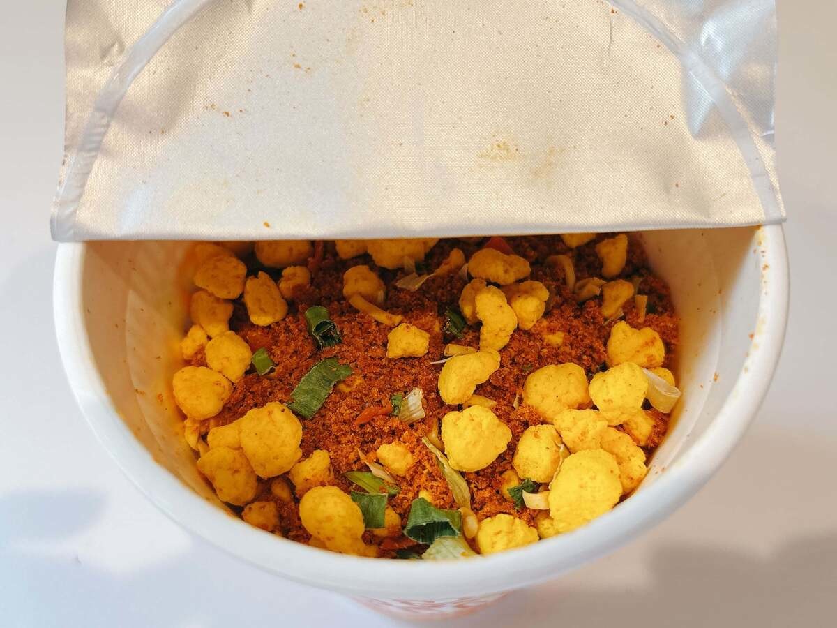 日清食品「カップヌードル たまごまみれ ビッグ」