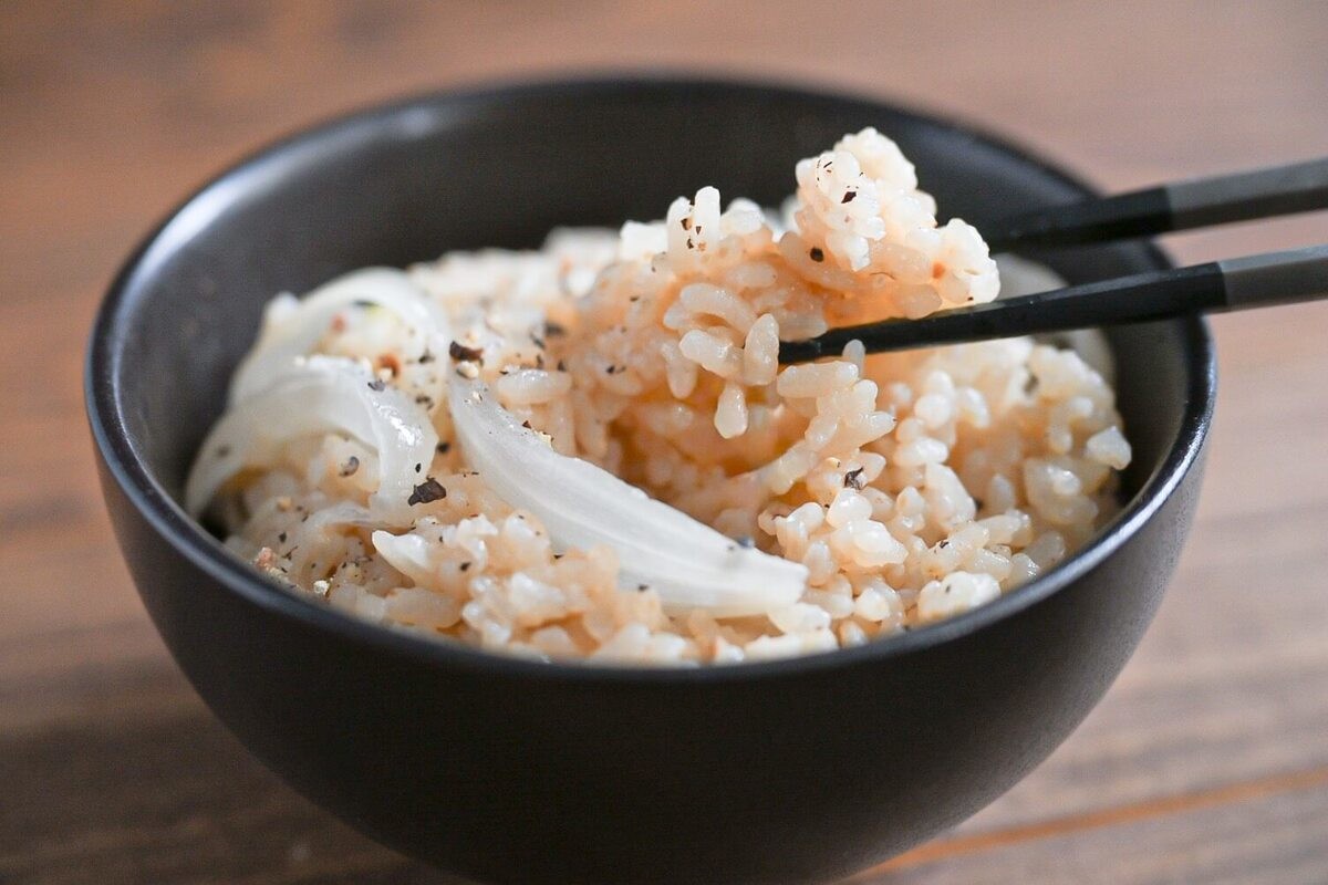 「玉ねぎ丸ごと炊き込みごはん」