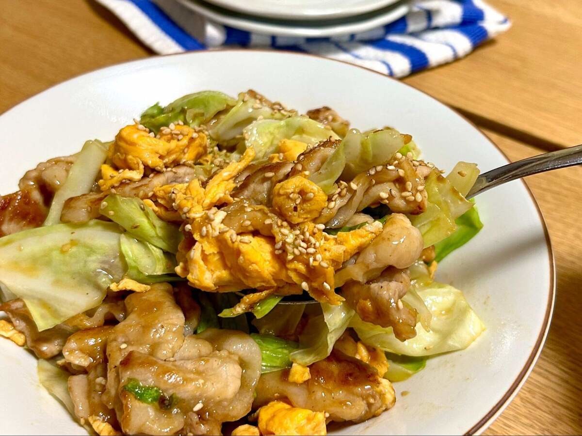 キッコーマン公式「豚たまキャベツの中華風炒め」のレシピ