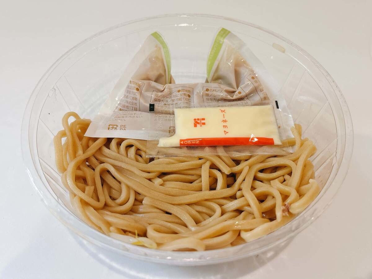 セブンイレブン「冷しブタまぜ麺（税込680円）」