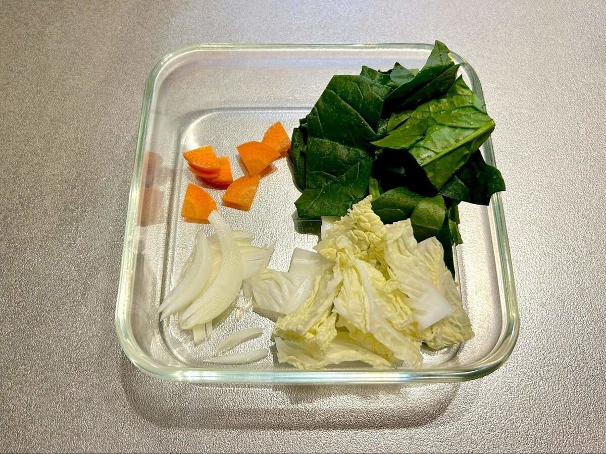 ギョーザの具だくさん豆乳みそスープ