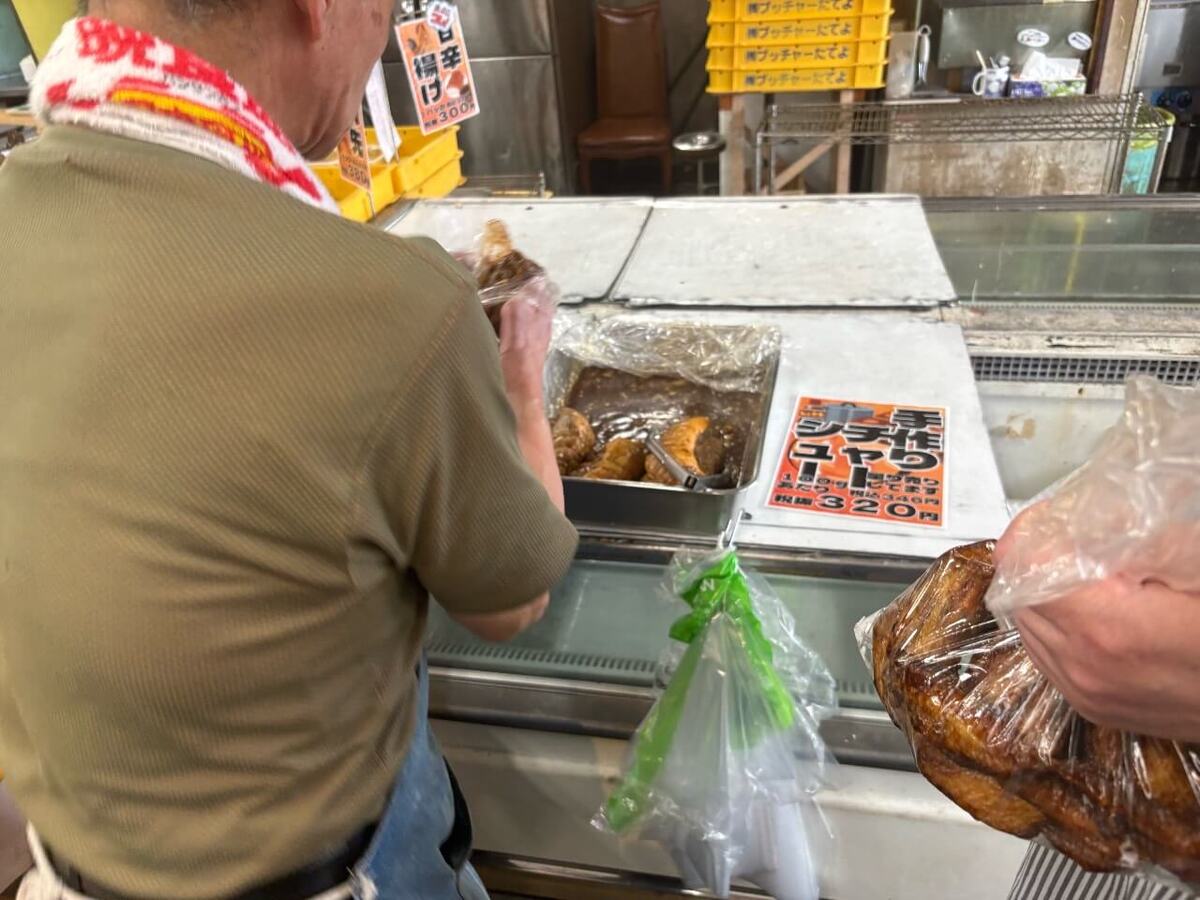 【青森市中央卸売市場】舘山商店の大人気「手羽先」を実食