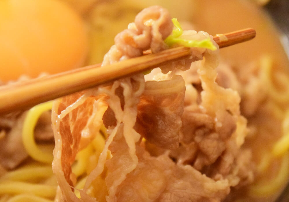 吉野家「牛肉玉ラーメン鍋膳(とんこつ)」