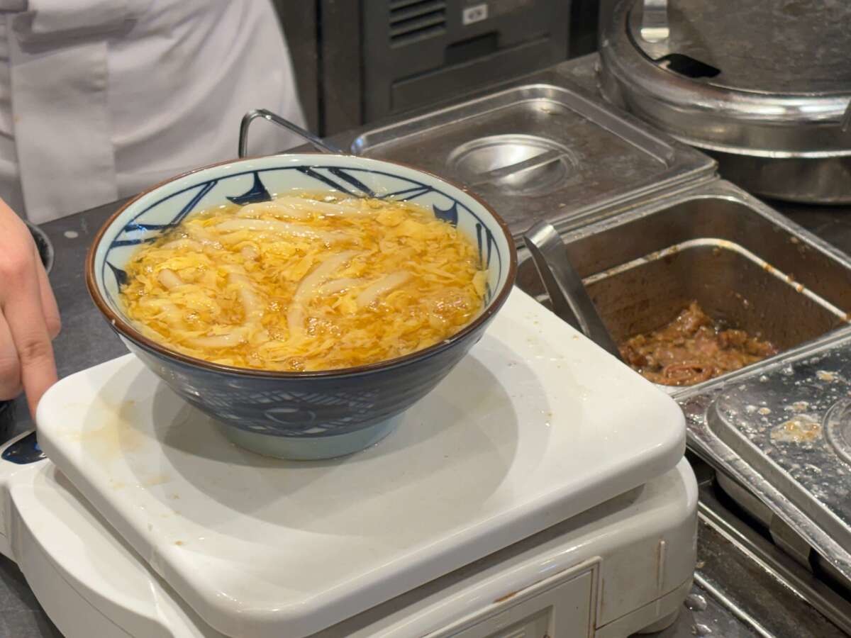 丸亀製麺「肉がさね玉子あんかけ 並(税込840円)」