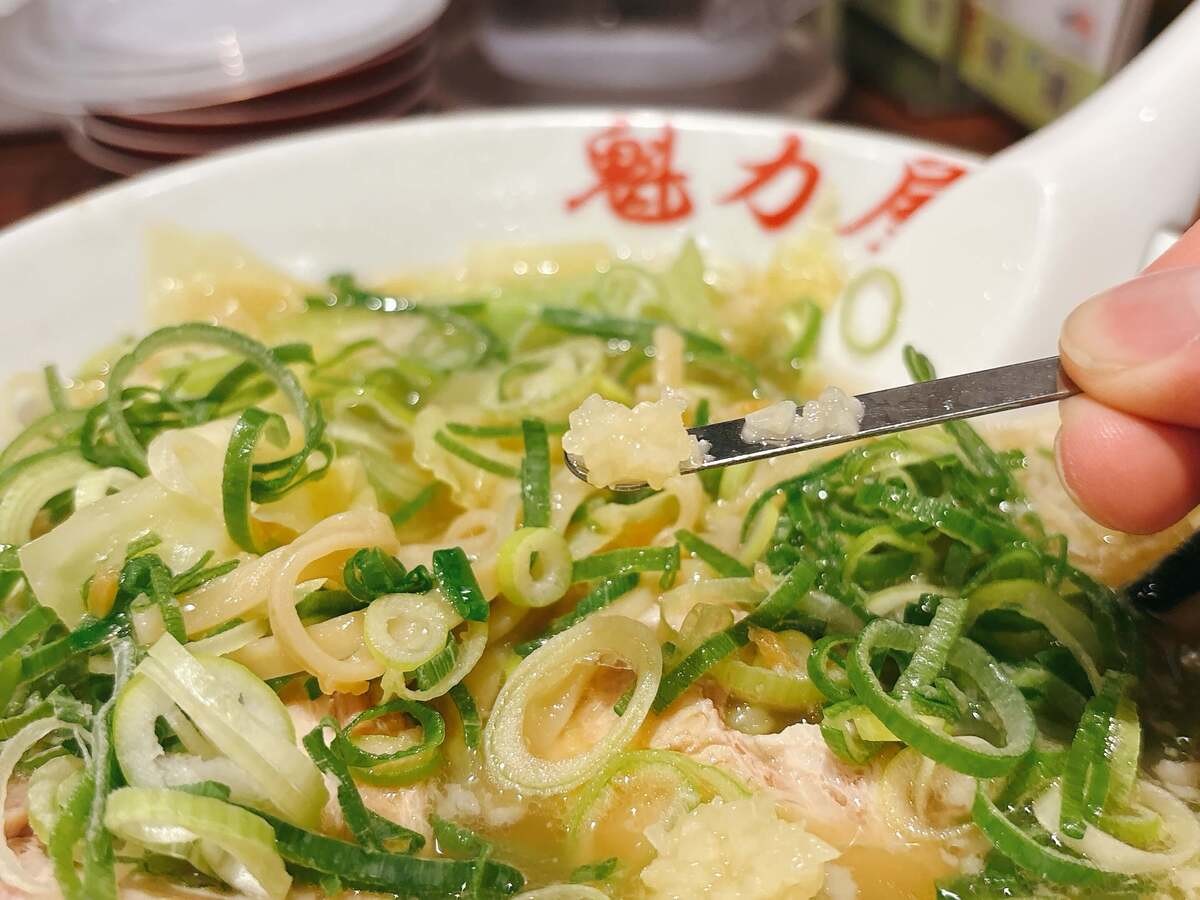 魁力屋「背脂生姜塩ラーメン」