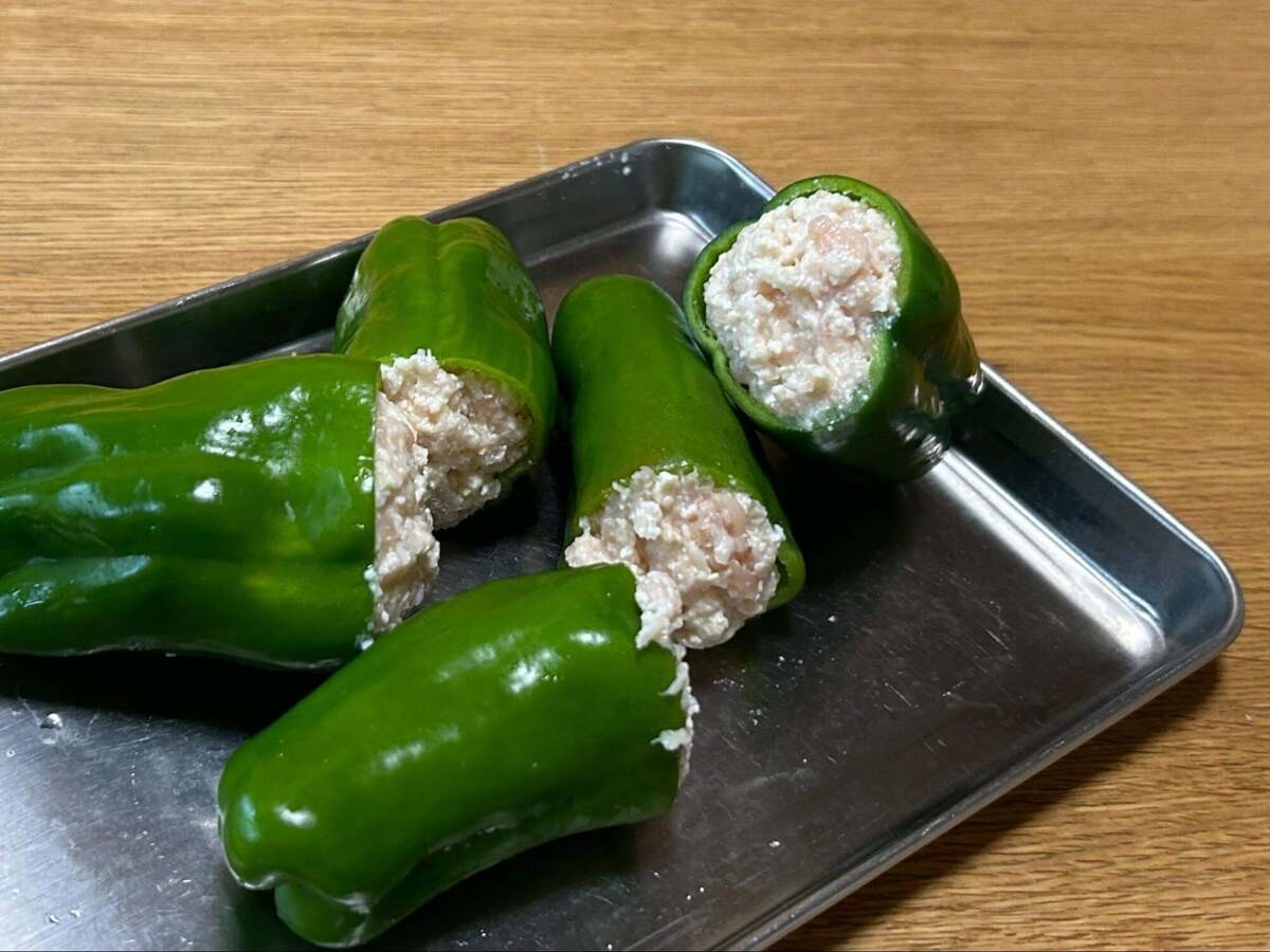 『ZIP!』で紹介された「鶏むね肉のピーマンの肉詰め」のレシピ