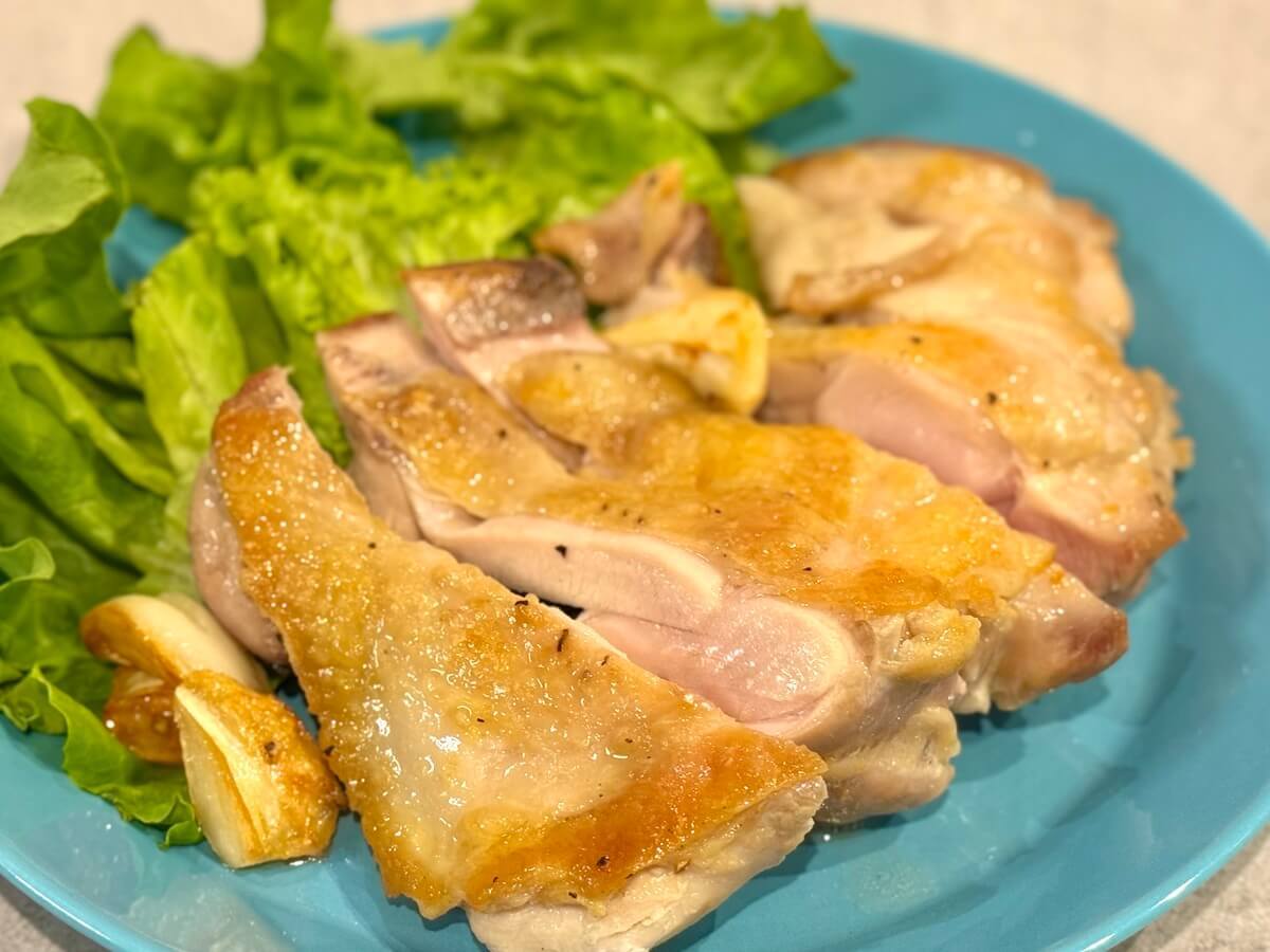鳥羽周作さん「皮パリパリチキンステーキ」