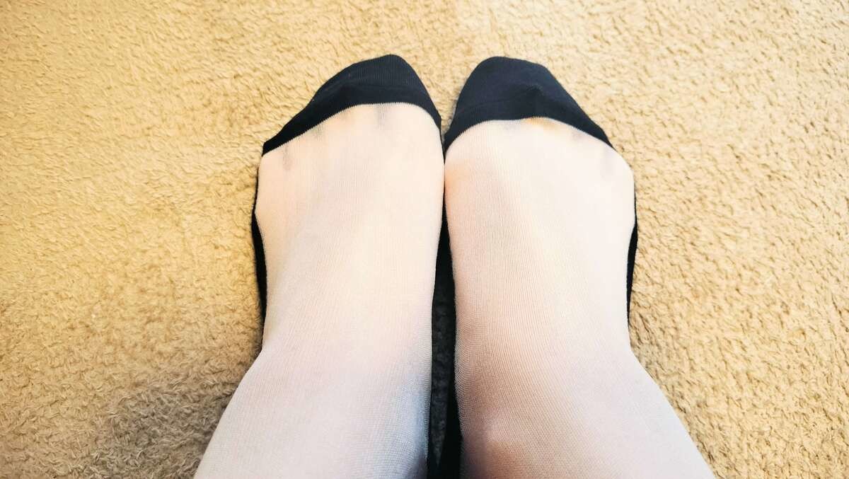 スリーコインズで見つけた「ストッキング風靴下」