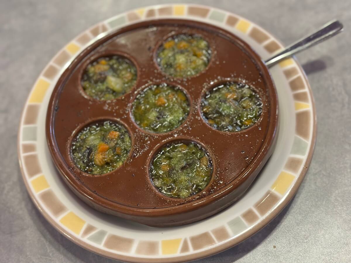 サイゼリヤ「エスカルゴのオーブン焼き」