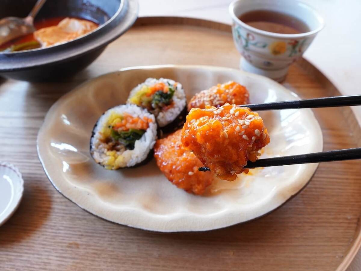 韓国惣菜最強コラボ「キンパ×ヤンニョムチキン」