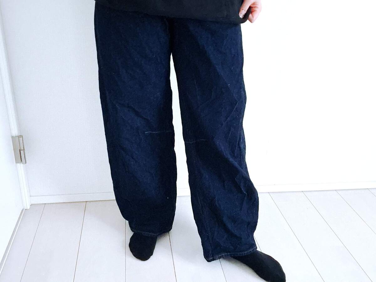 GU「バレルレッグジーンズ」