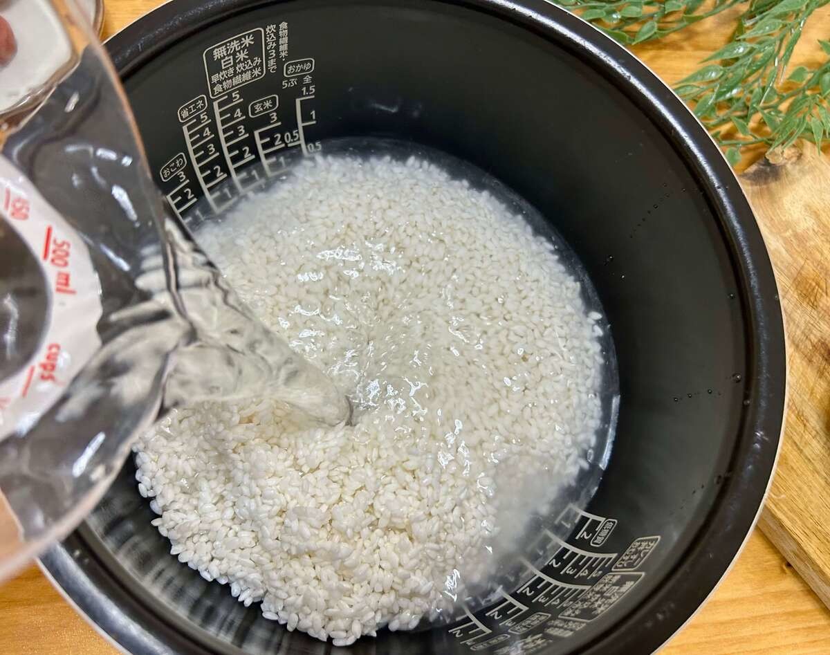 新たまねぎと梅干しの炊き込みご飯