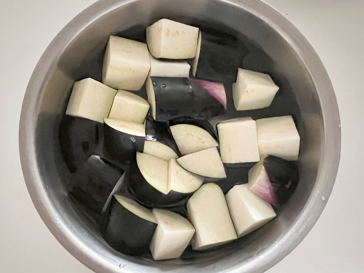 ケンタロウさん「なすと鶏肉のドライカレー」