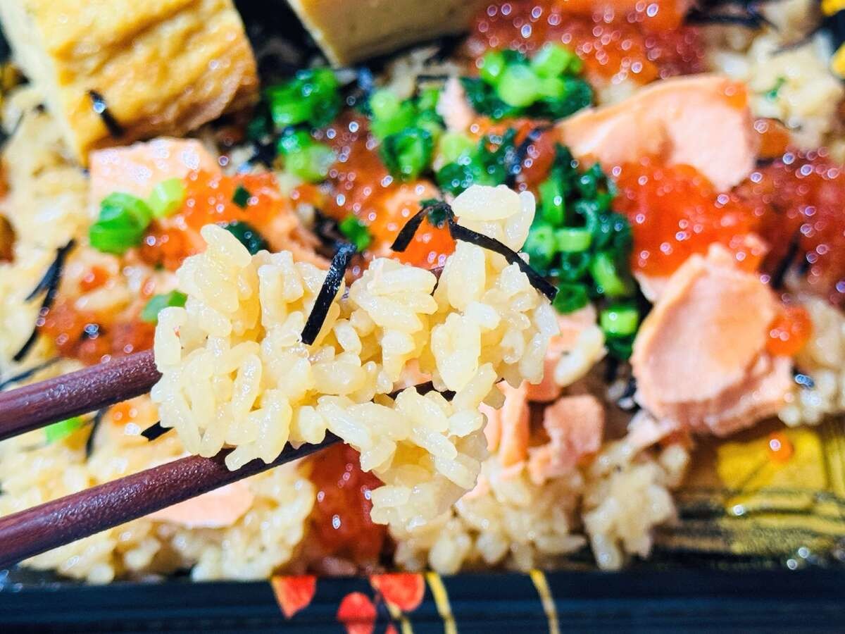 ケンちゃん玉子焼と店内炊飯!鮭はらこ飯