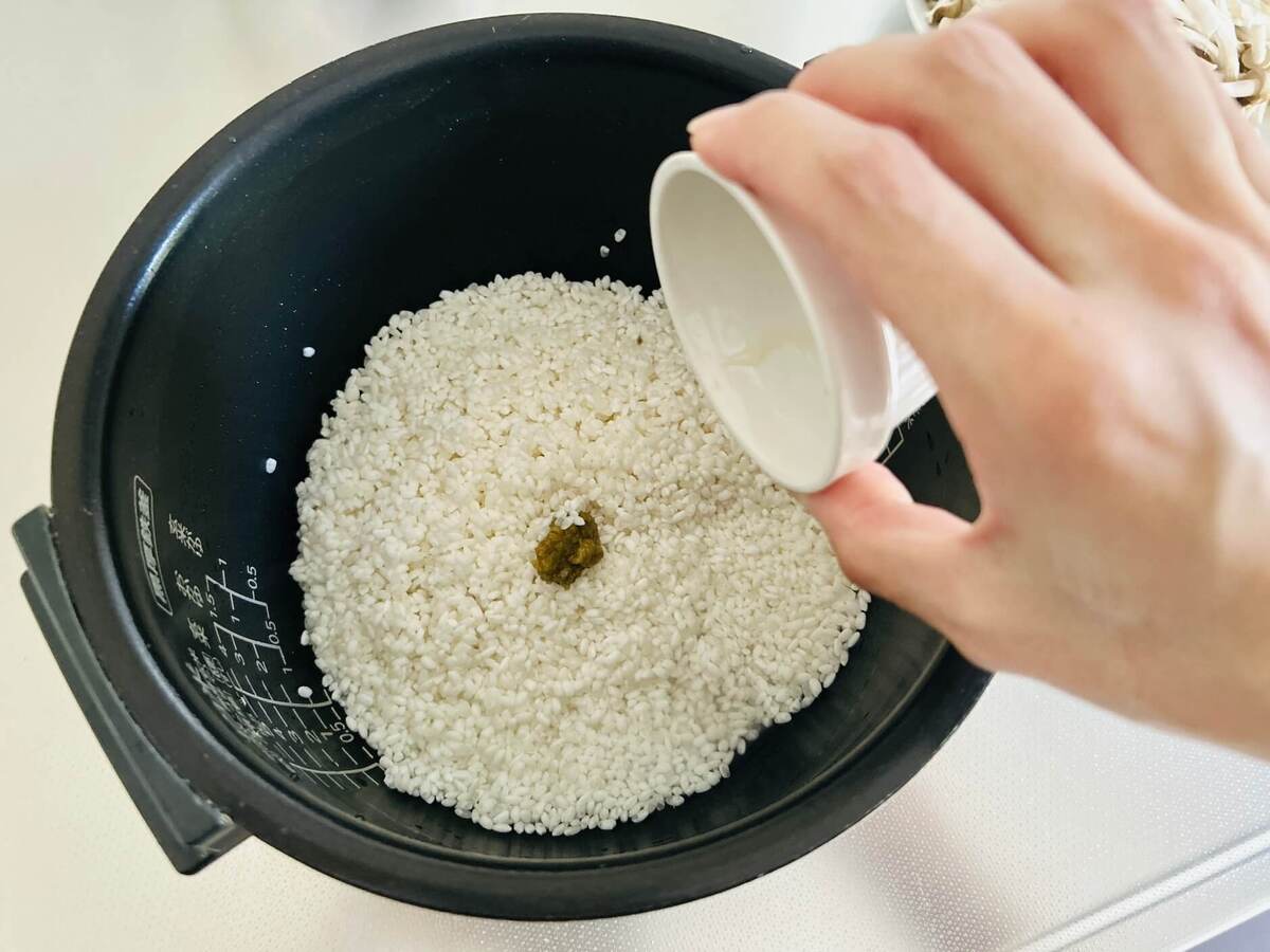 mamayumi流「柚子胡椒が決め手！きのこたっぷり炊き込みご飯」のレシピ