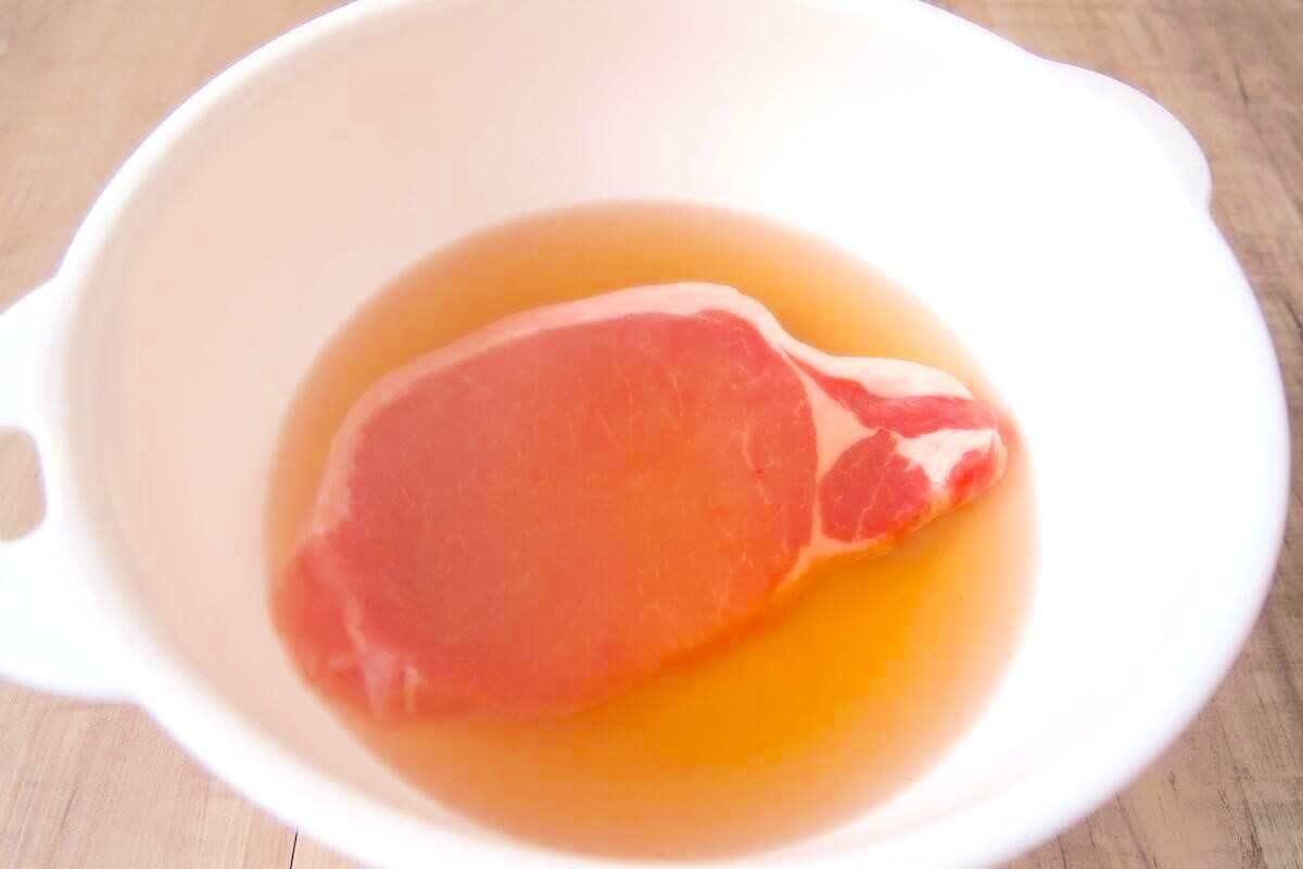 お肉をやわらかくする方法「塩糖水」