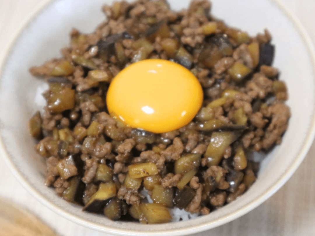 「ナスとひき肉の甘うまケチャップそぼろ丼」
