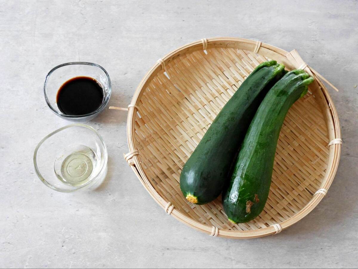 ズッキーニのしぼ生ステーキ【味つけは生しょうゆだけ】