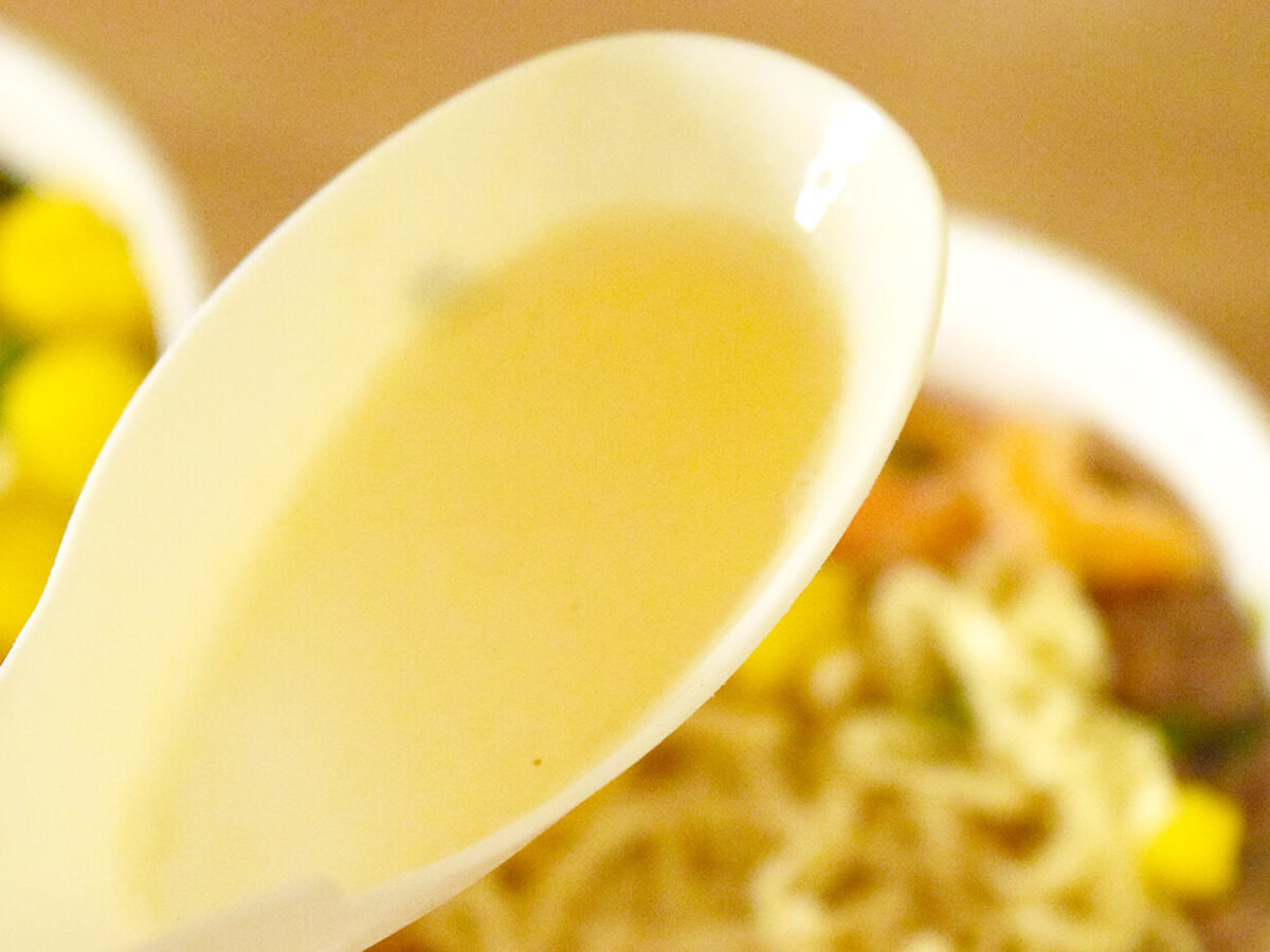 日清「カップヌードル」とイオン「コクとキレのしょうゆヌードル」食べ比べ
