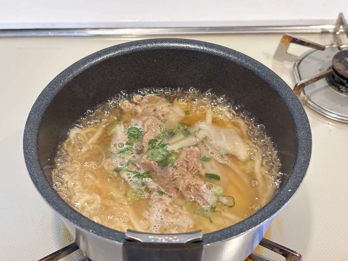 ロピアおすすめ「道場六三郎お墨付き 心のだし 肉うどん」