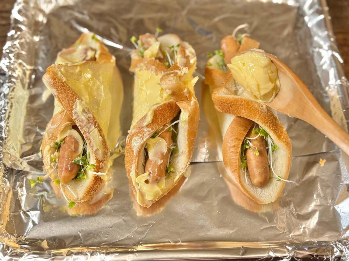 村上農園公式「食パンで作るホットドッグ」