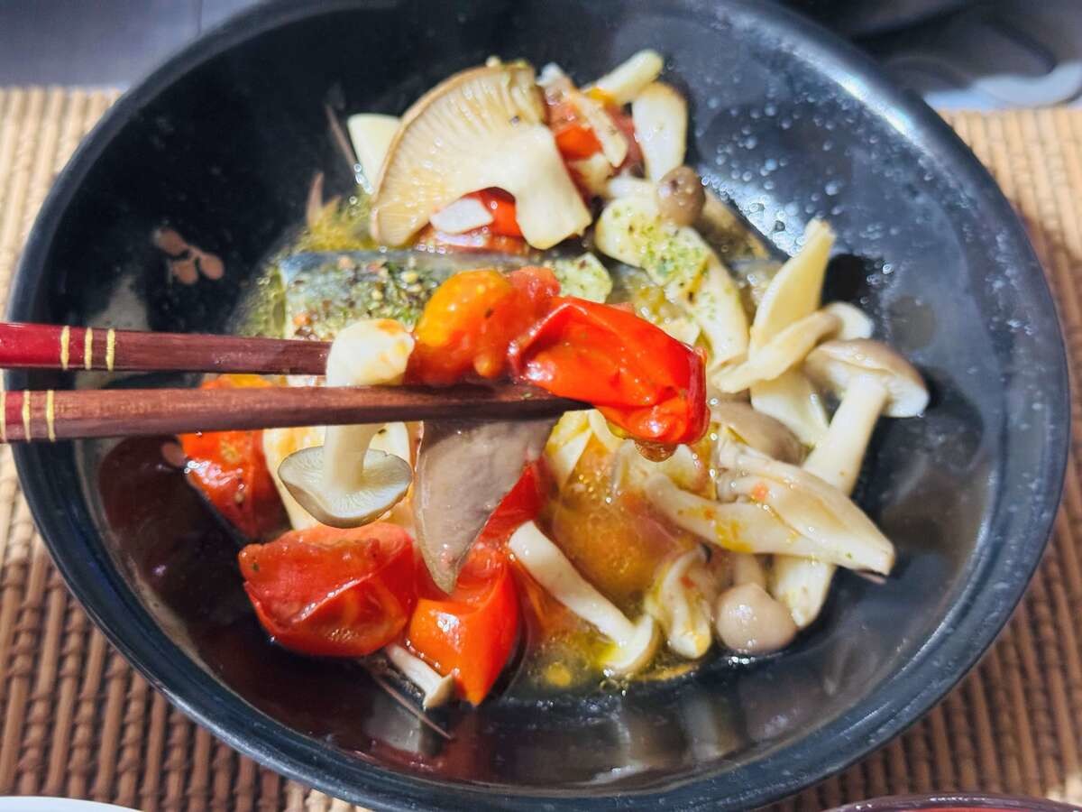 山本ゆりさん考案『塩サバとキノコのアクアパッツァ』