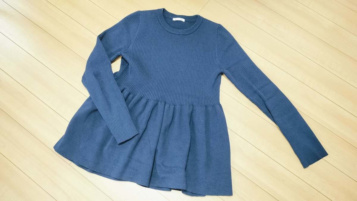 GU新作「ペプラムニットプルオーバーQ」