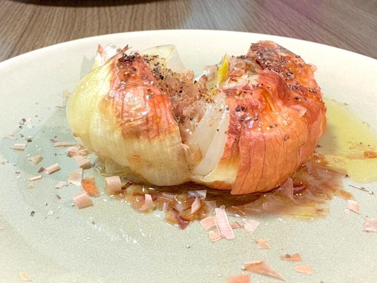 丸ごと玉ねぎのエスニック風味