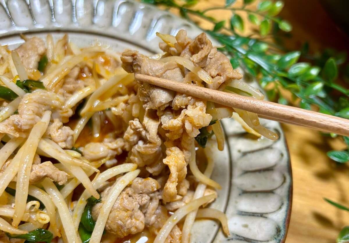 エバラ食品公式の「プチッと豚キムチ炒め」