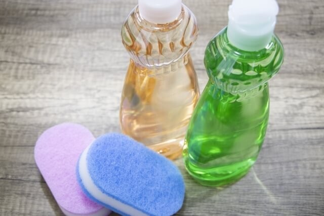 台所用の液体洗剤を使う