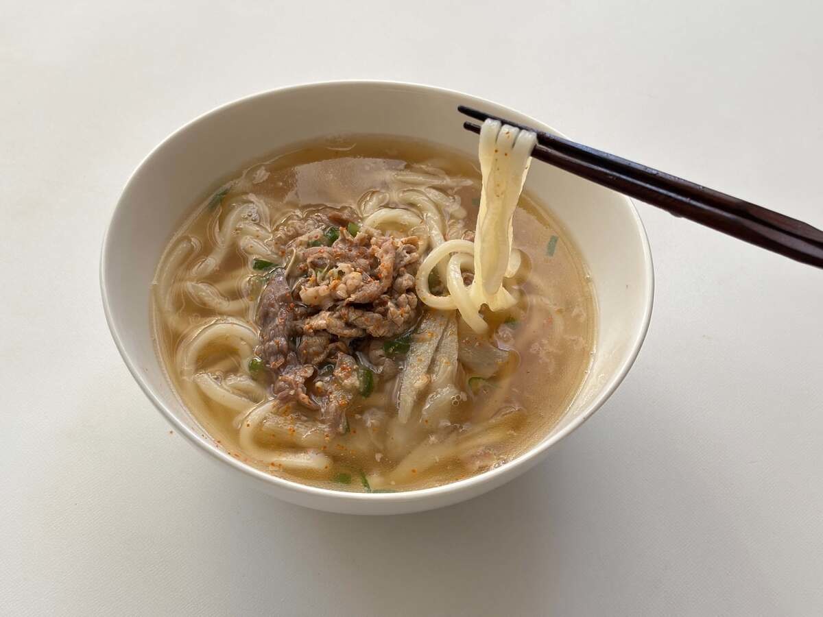 ロピアおすすめ「道場六三郎お墨付き 心のだし 肉うどん」