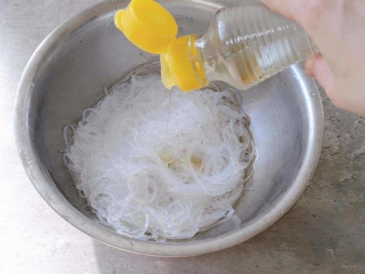 春雨のゴワゴワを回避する「作り置き」のコツ4選