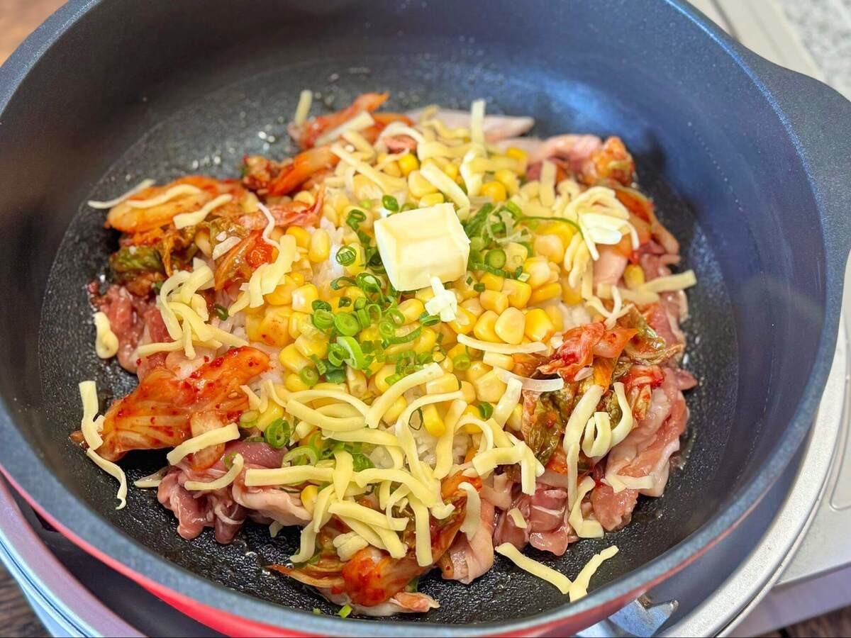 エバラ公式「ホットプレートでポークジンジャーライス」