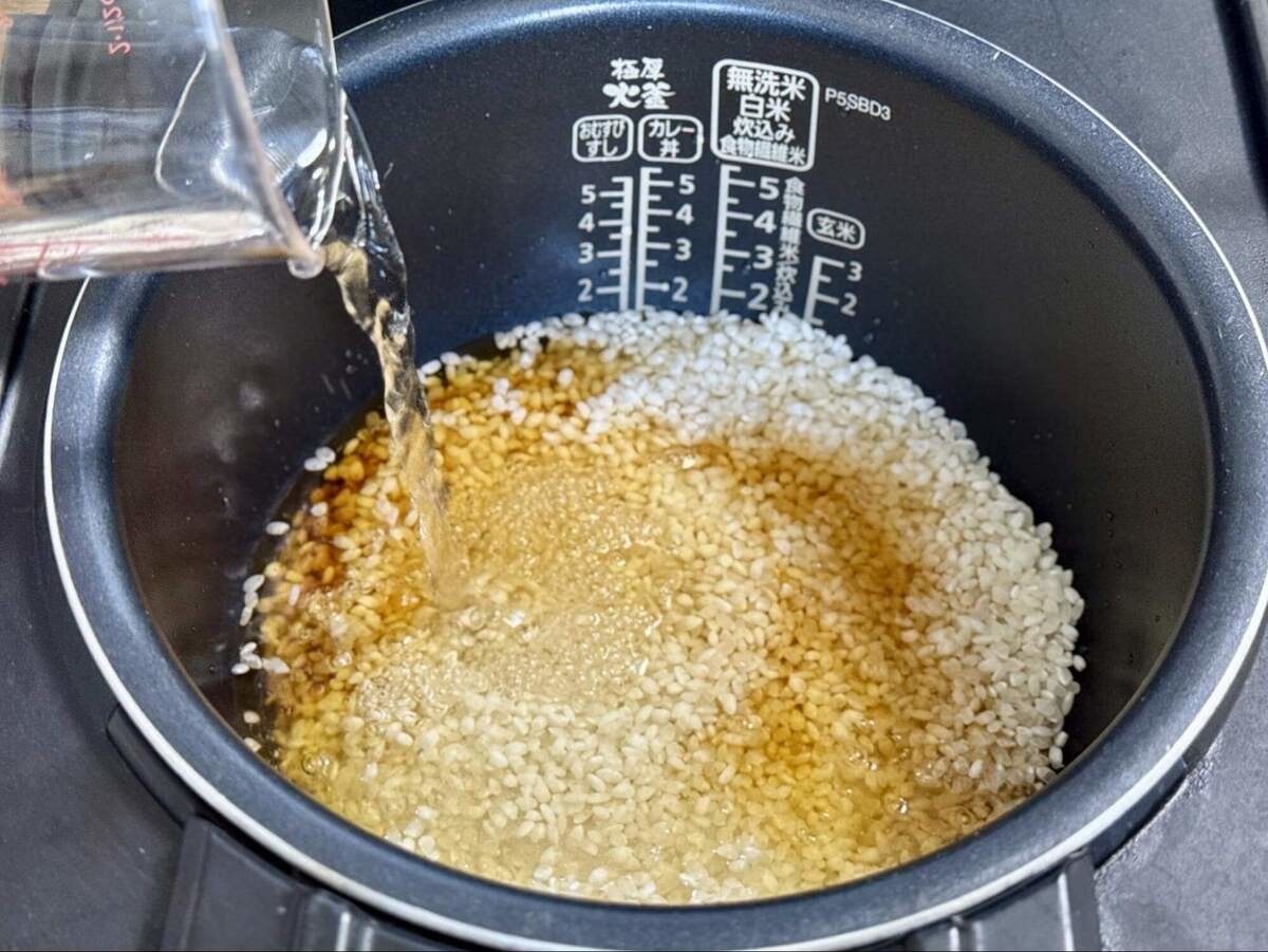 サンマと舞茸の炊き込みご飯
