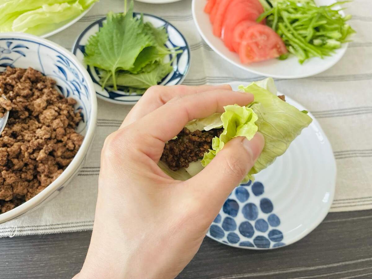 北斗晶さん「豚ひき肉で夏野菜たっぷりレタス包み」