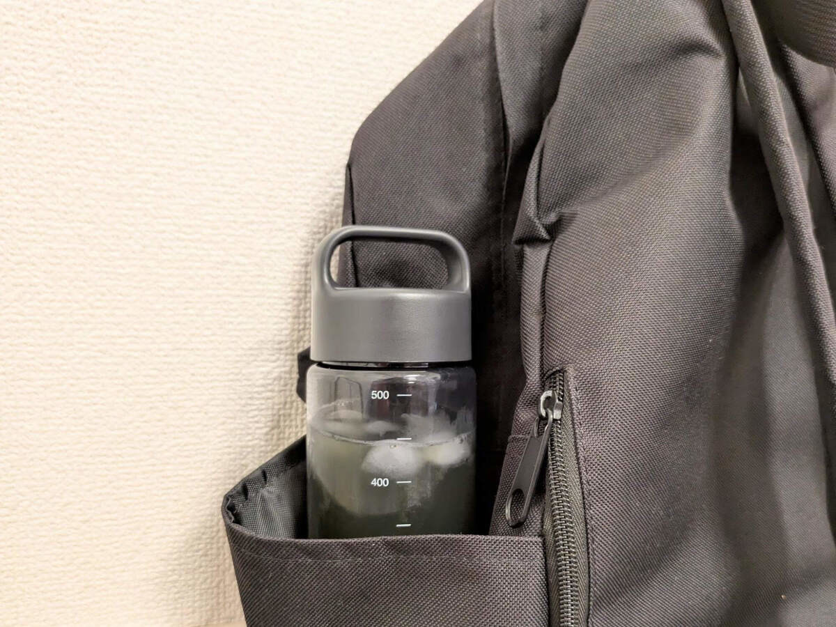 この発想はなかった！中の量が見えるドリンクボトル