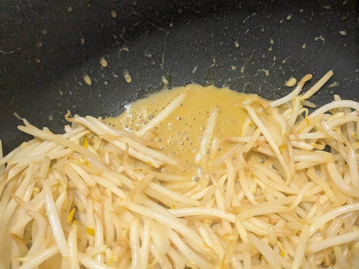 もやしのカレーバター炒め