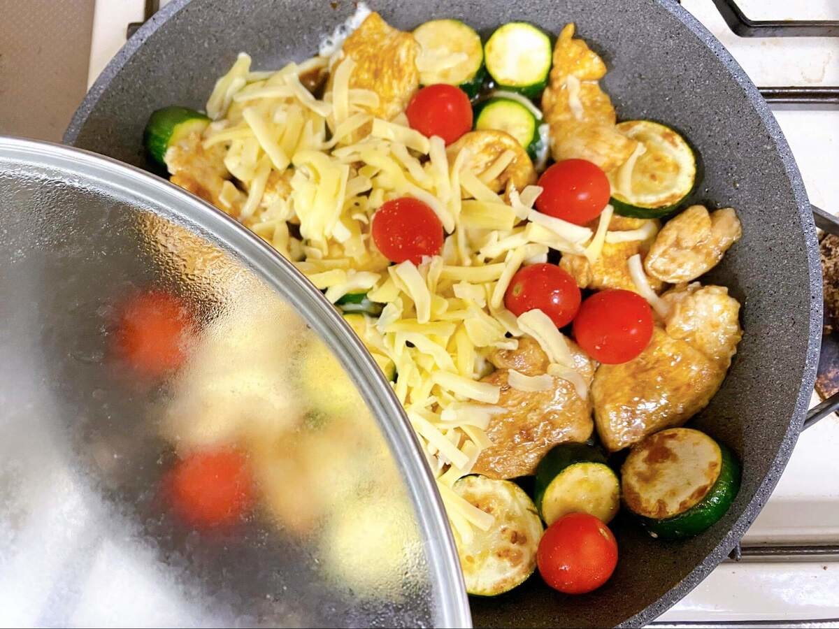 市瀬悦子さん「鶏とズッキーニのカレーじょうゆ」のレシピ
