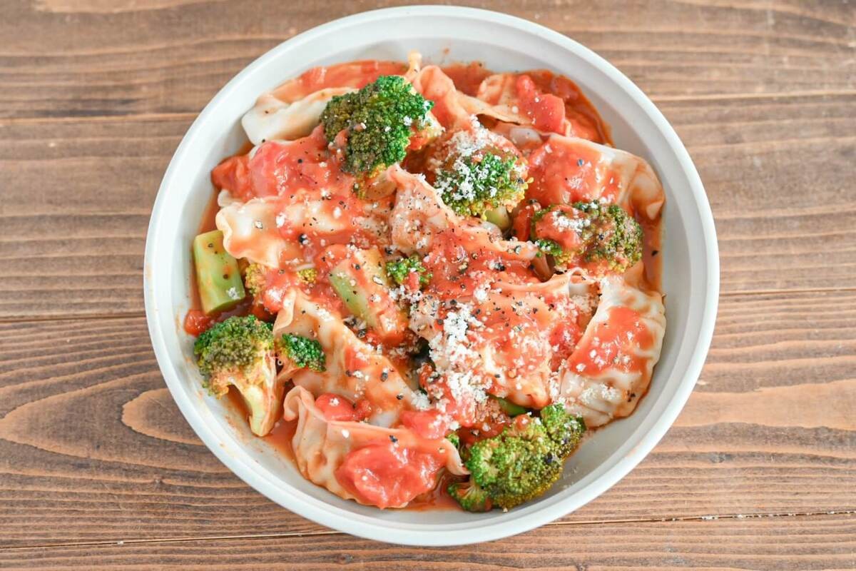 味の素公式「鍋ひとつで簡単 ブロッコリーとギョーザのだしトマト煮」のレシピ