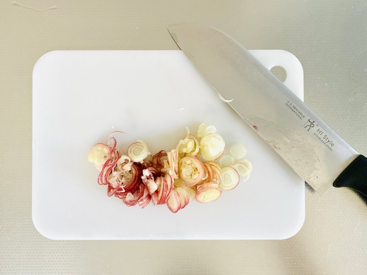 小林まさみさん「みょうがと塩昆布のおにぎり」のレシピ