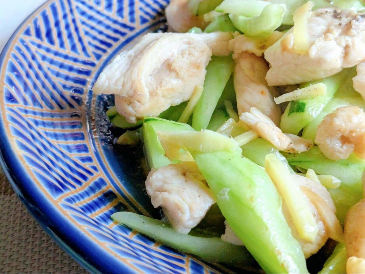 栗原はるみさん「きゅうりと鶏肉の炒めもの」
