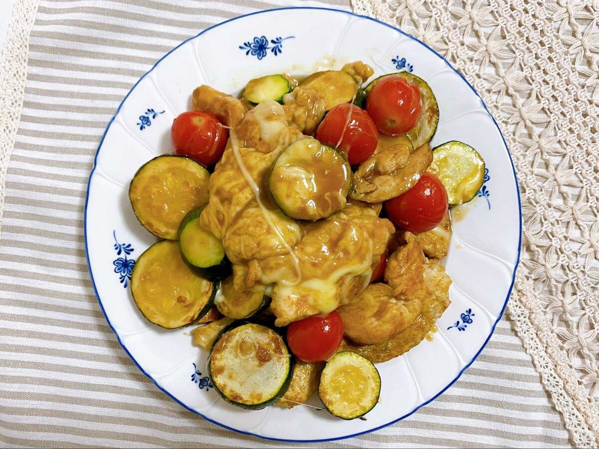 市瀬悦子さん「鶏とズッキーニのカレーじょうゆ」のレシピ