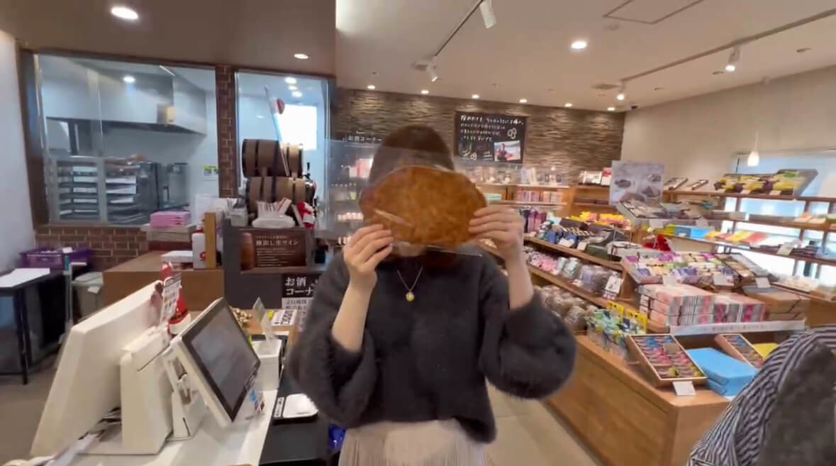 シャトレーゼおすすめ①「むらさき芋のあんこもちパイ」