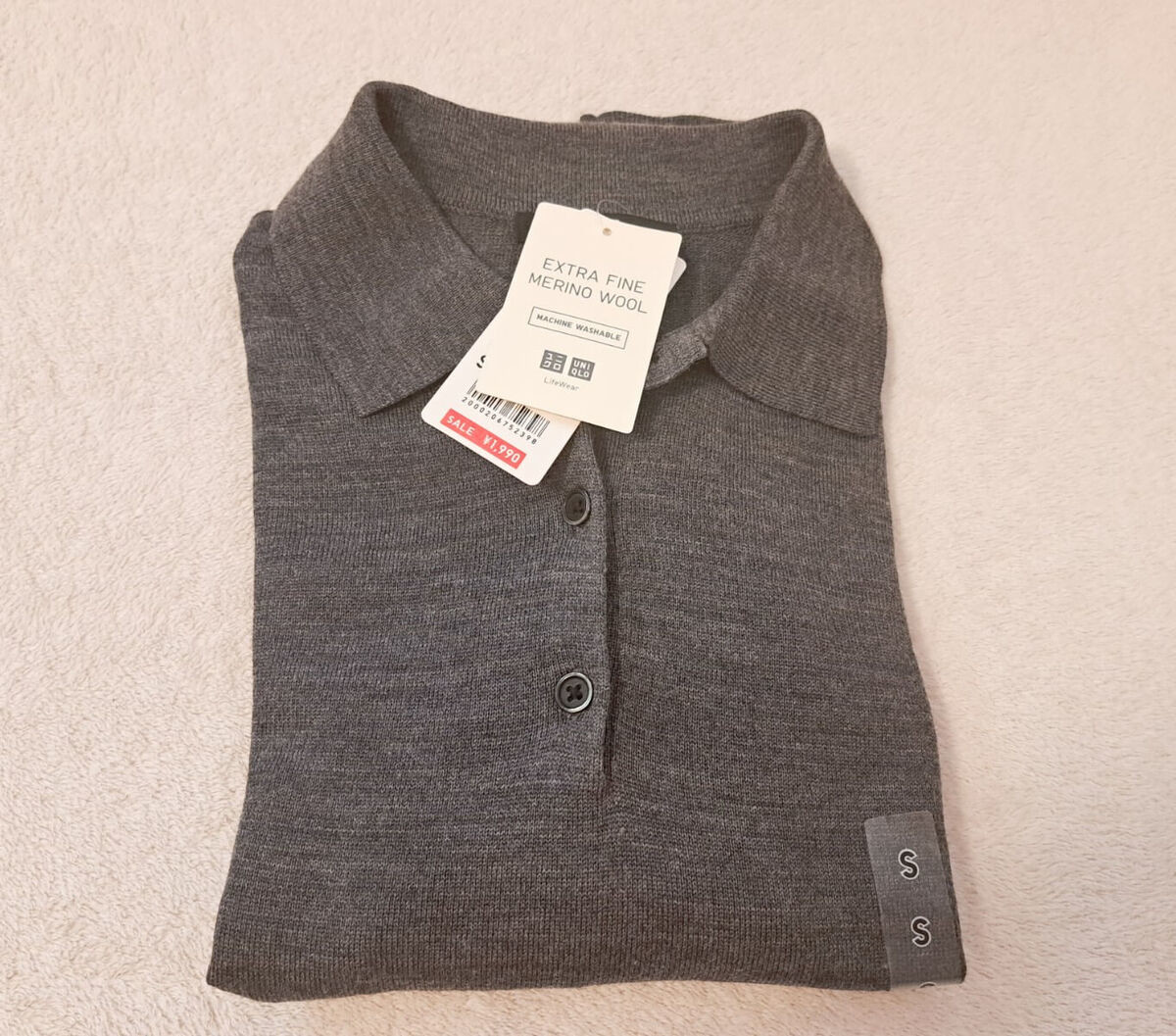 ユニクロ「メリノポロセーター」