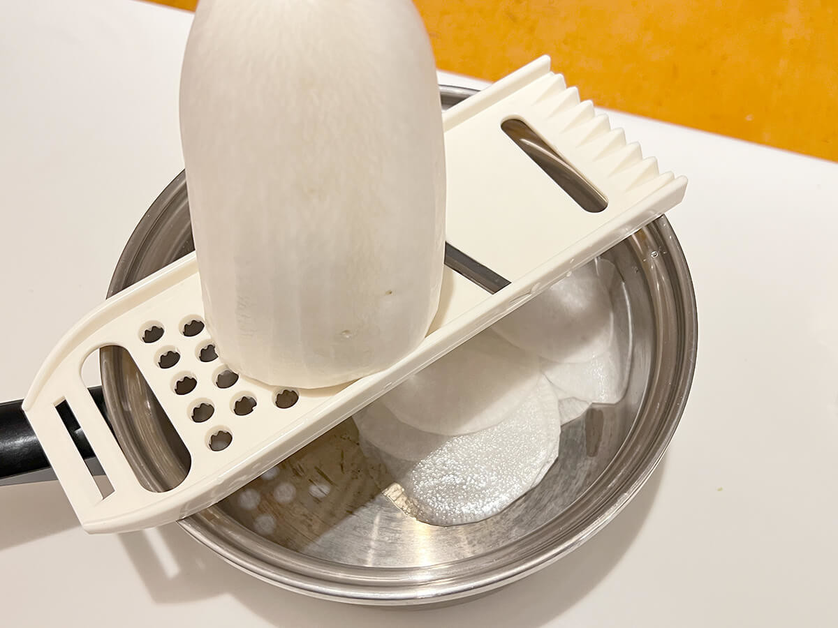 ひらひら大根と豚バラのさっと煮