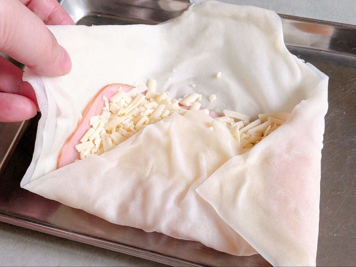 つばめ⌇市販のタレ活用レシピさん「春巻きブリトー」