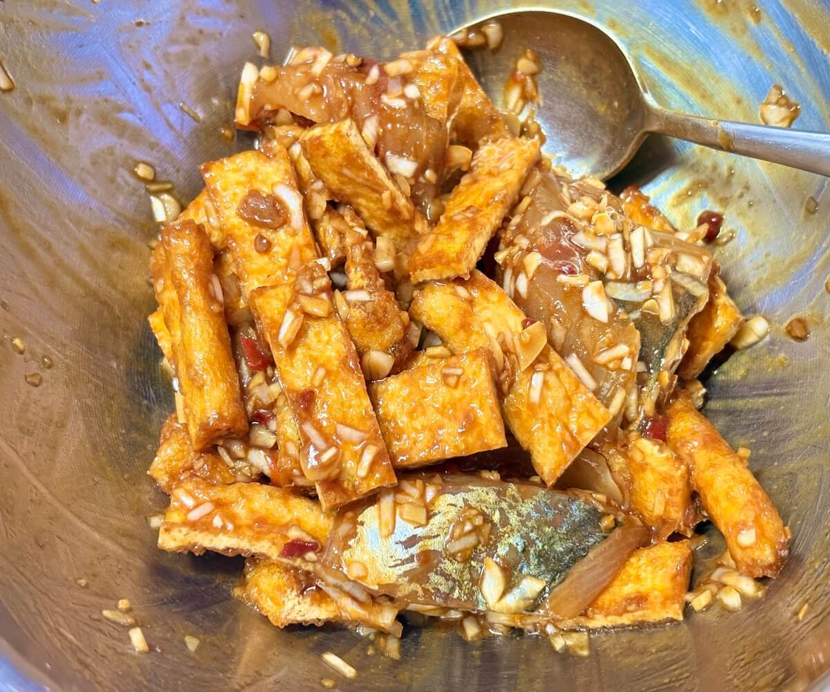 アジと油揚げの香味蒸し