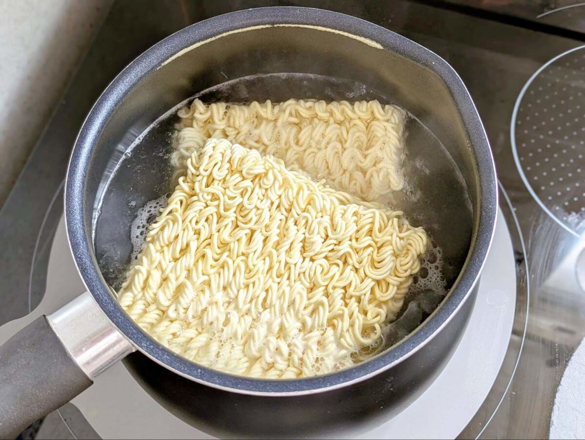 どんな袋麺も美味しくなる簡単油そばの作り方