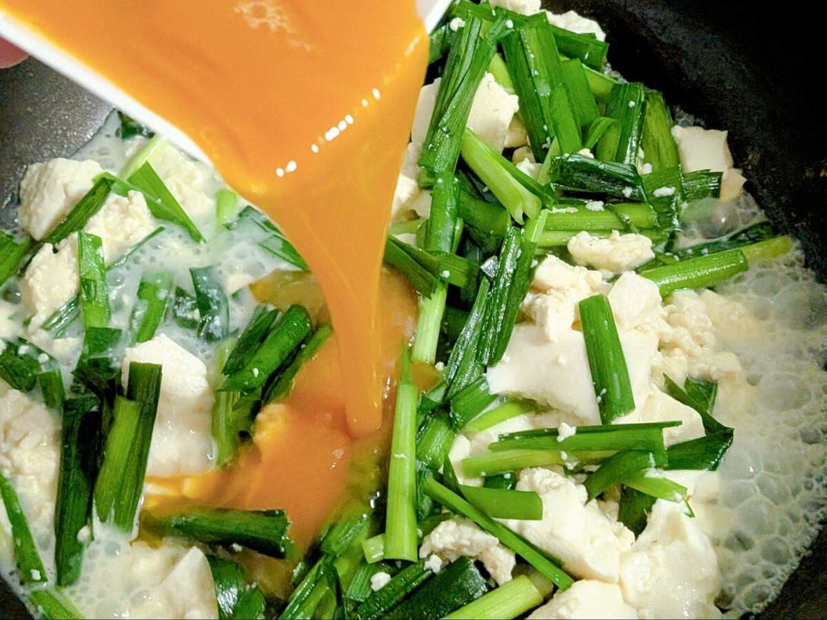 JAグループ公式「ニラ豆腐の卵とじ」のレシピ